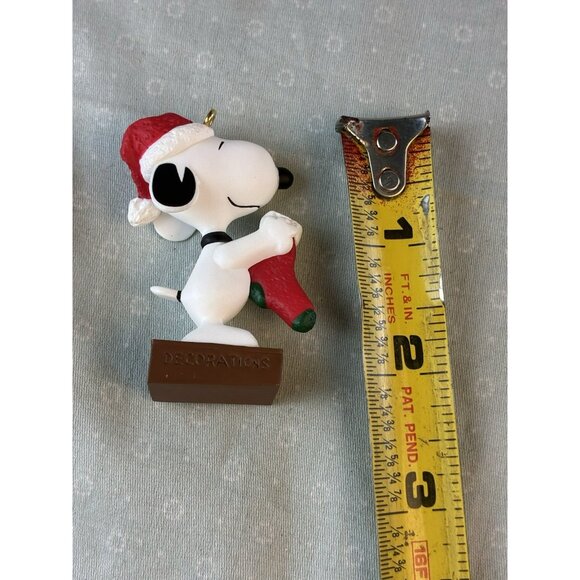 Hallmark 1998 Keepsake Snoopy Ornament A Snoopy Christmas Peanuts 5th in Series - Picture 10 of 10